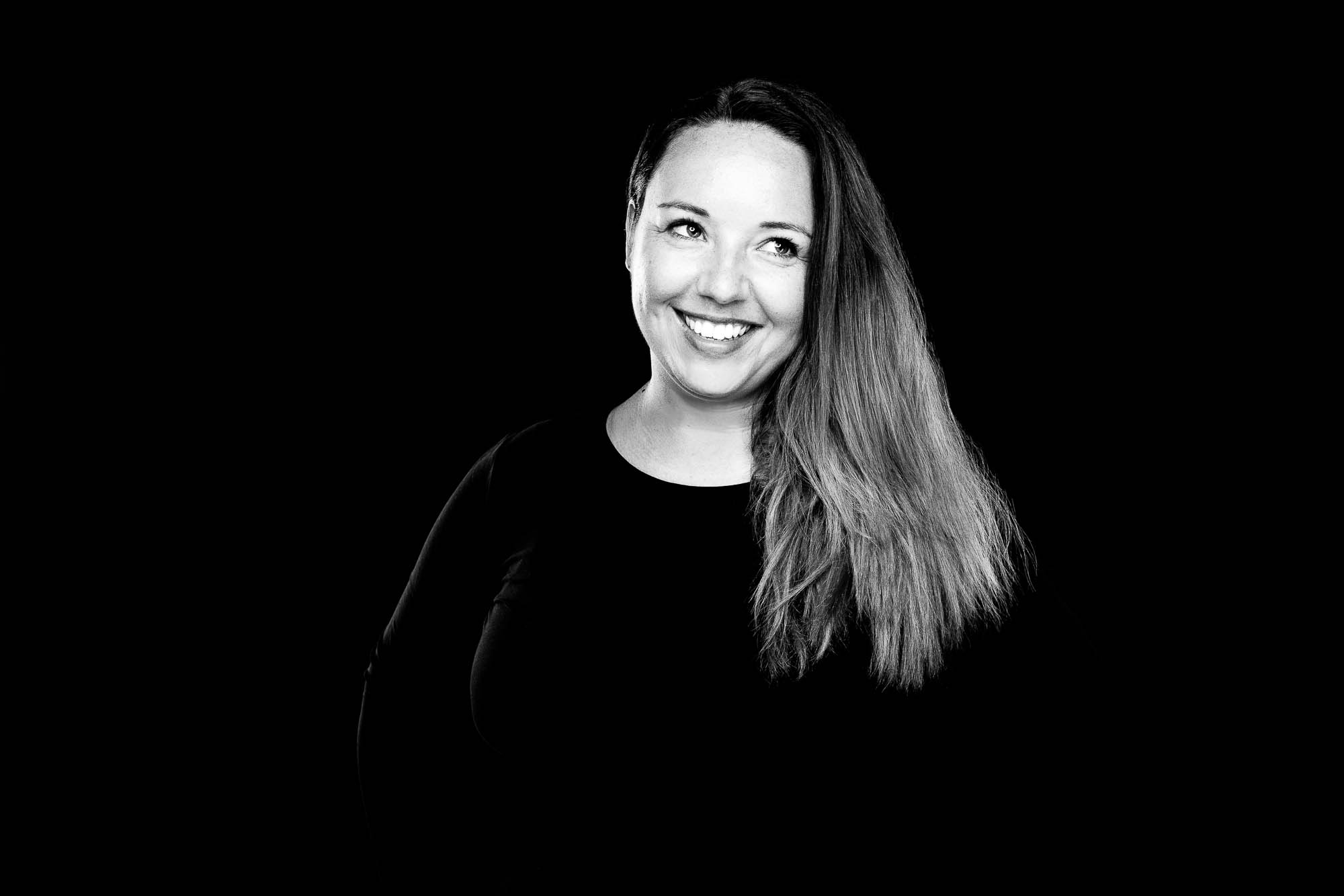 Export x3 5D4 8994 Bearbeitet 3 Headshots Manuela 2